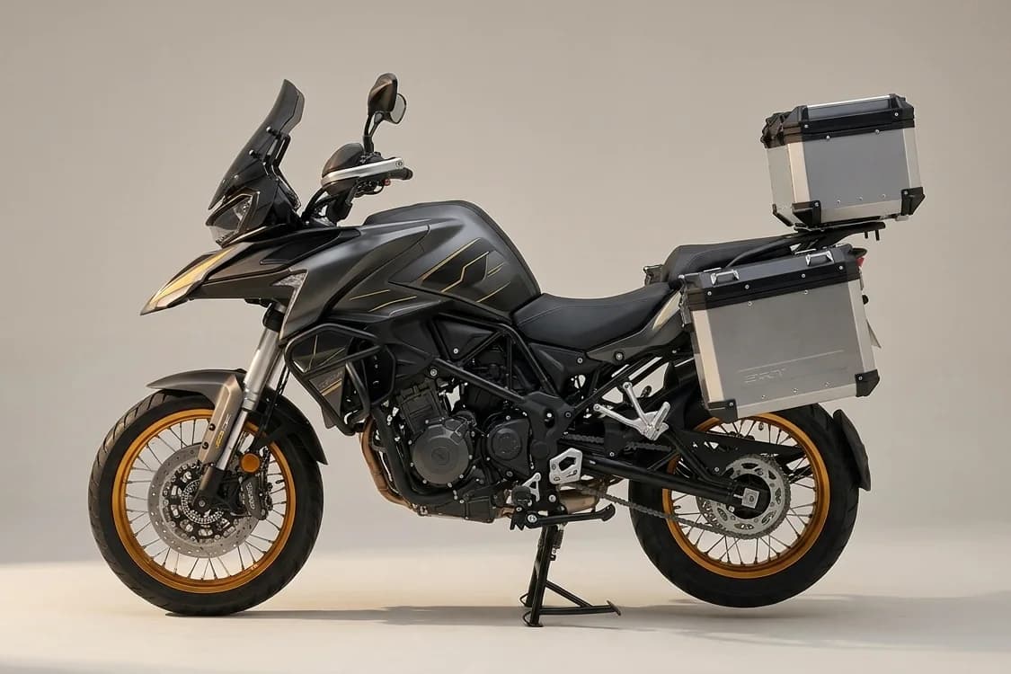 Adventure 900 with aluminium panniers and top box